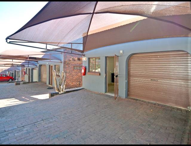 4 BEDROOM DUPLEX FOR SALE IN BRAMLEY NORTH